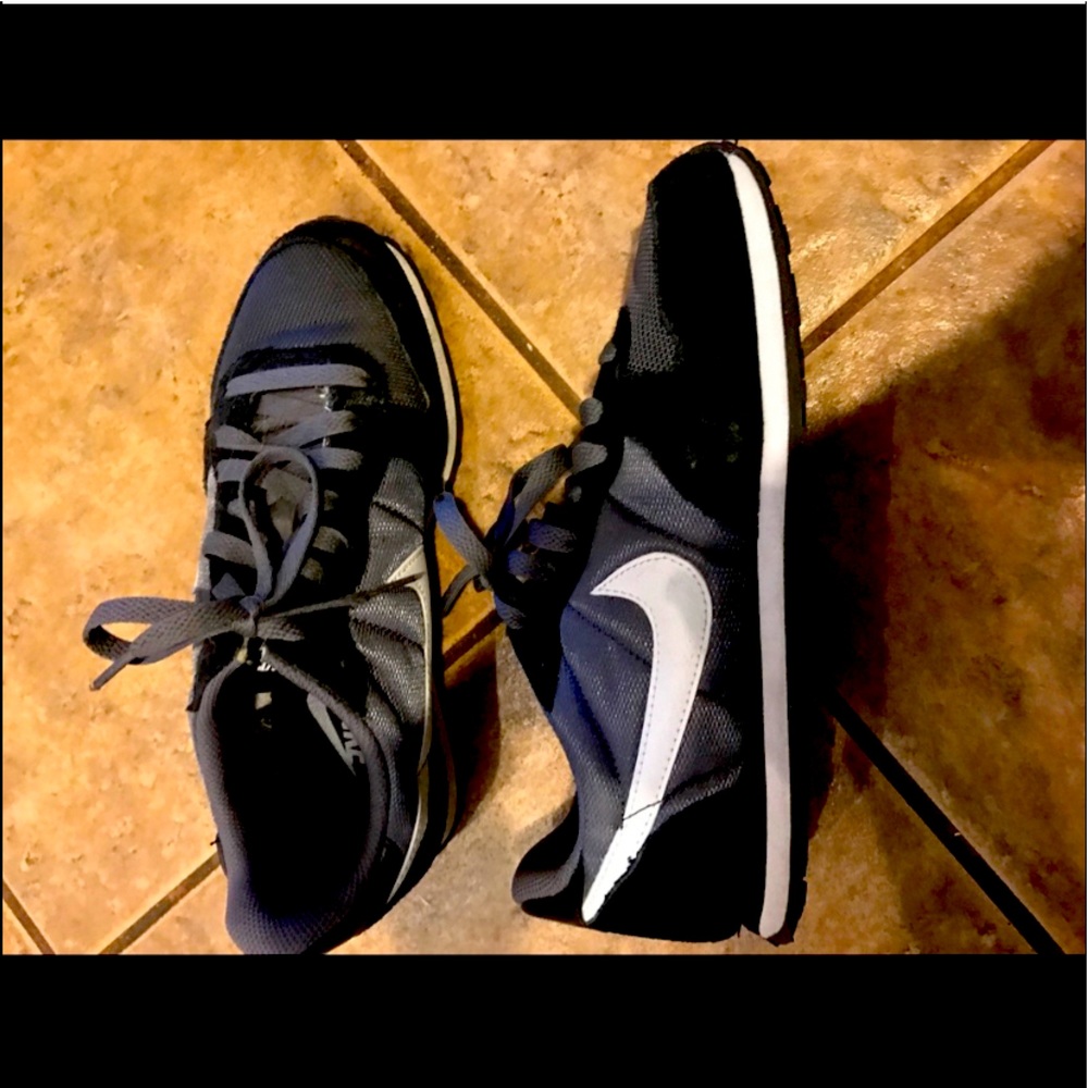Nike shoes size 7.5 Euc